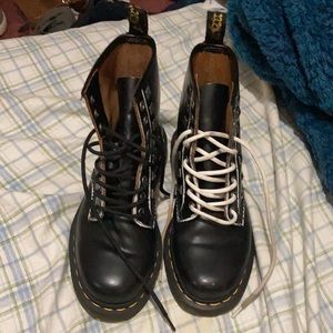 Brand nés Doc martens black with silver